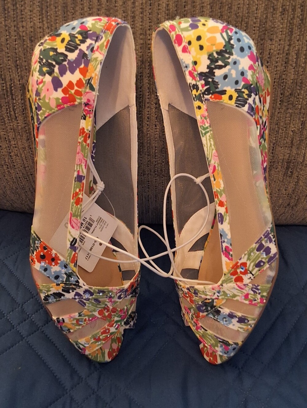East 5th, NWT, Women's  10 Medium Floral Shoes